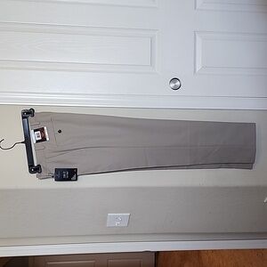 NWT Dockers Khaki 29W x 32L Slim Fit Flat Front Pants